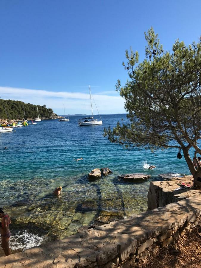 Lavanda Milna  Buitenkant foto