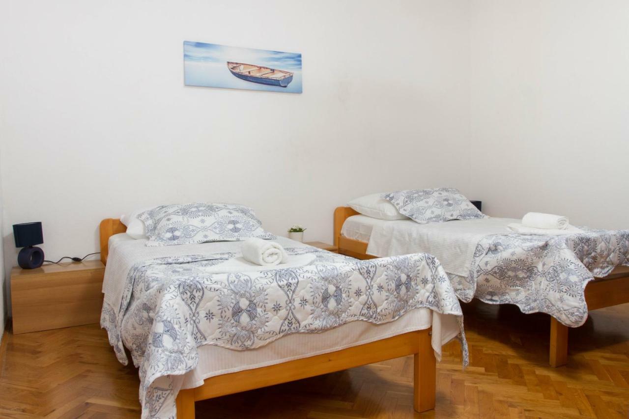 Lavanda Milna  Buitenkant foto